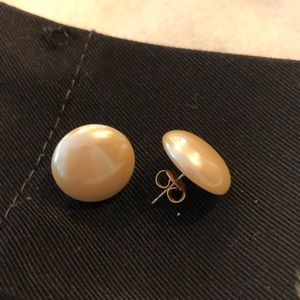 Button pearl stud earrings